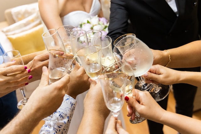 Crianças brincando no casamento